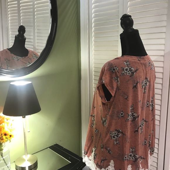 Shirt 👚 - Picture 2 of 5